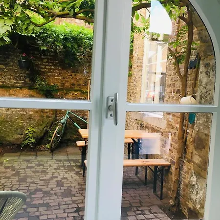 Stadsvilla Met Patio In Centrum